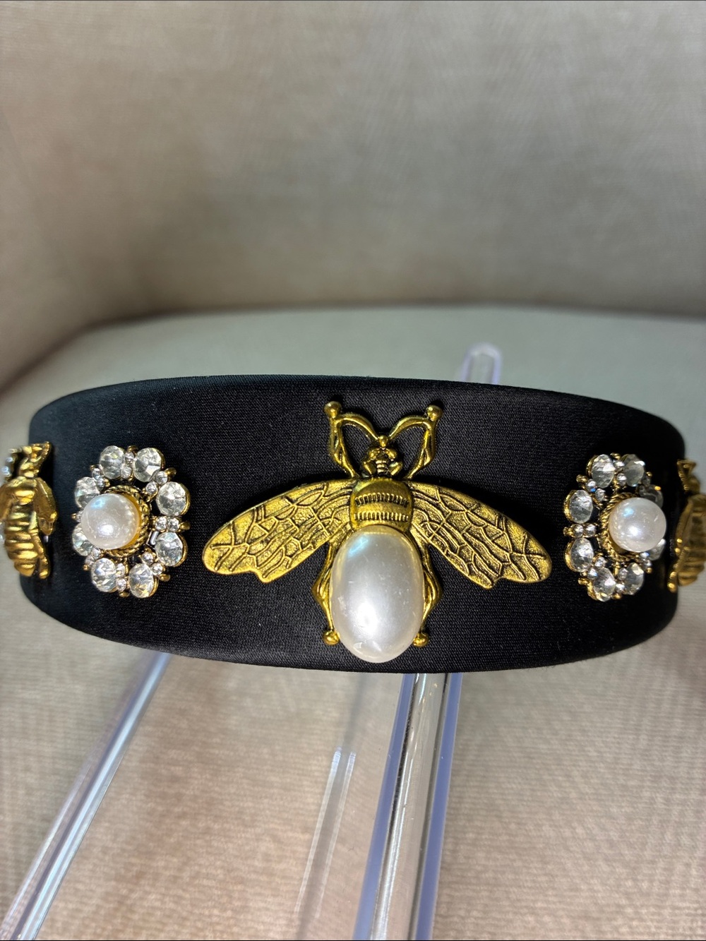 Source Unknown Black Satin Headband with Gold Bee and Pearl Details - Picture 5 of 10